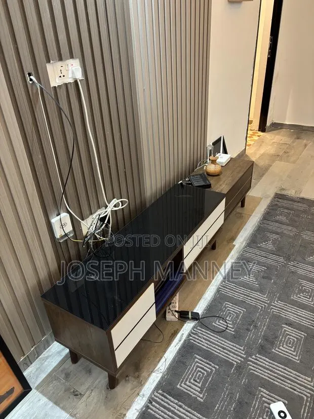 TV Mount Stand · Photo 1