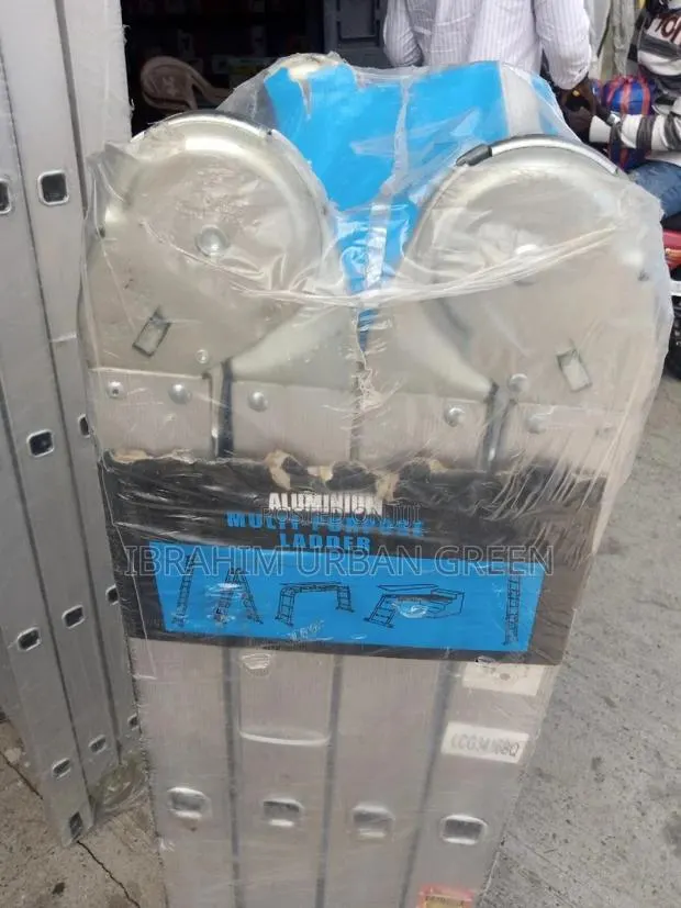 Foldable Aluminum Ladder 4x5 · Photo 1