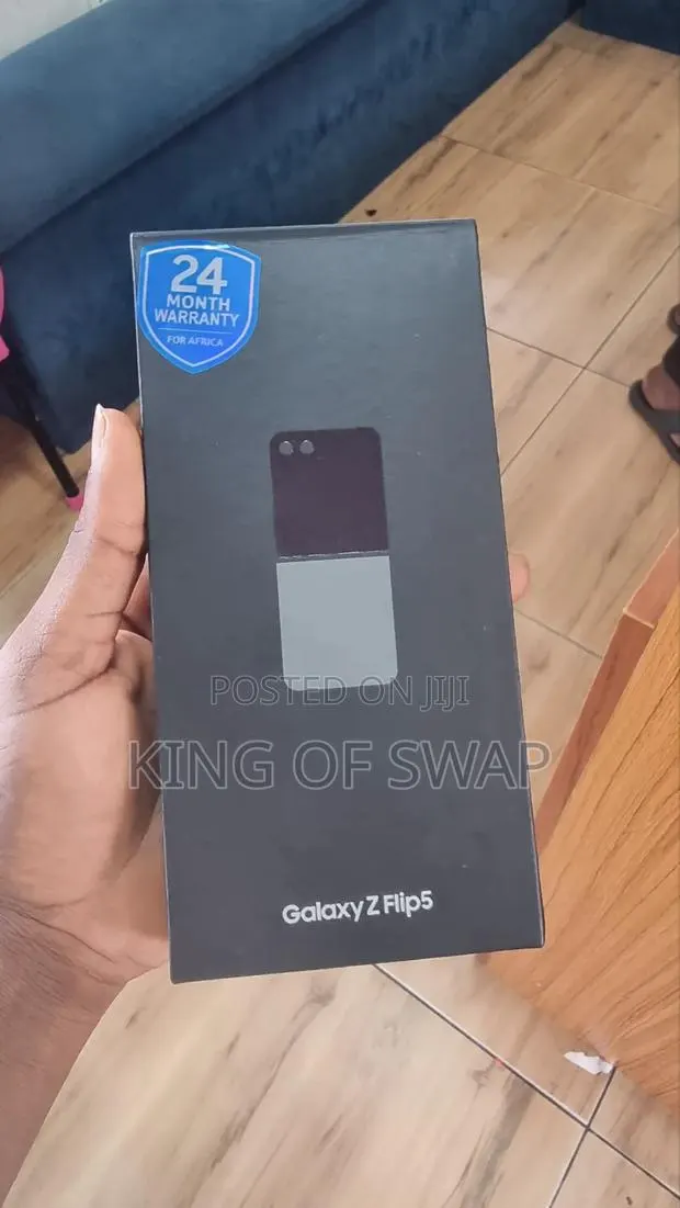 New Samsung Galaxy Z Flip 5 256 GB Black · Photo 1