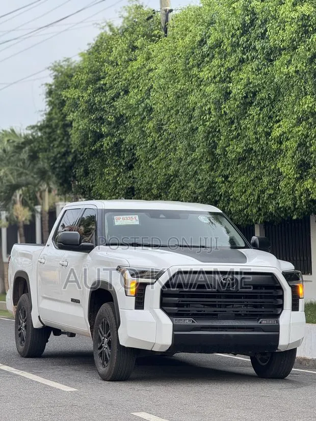Toyota Tundra SR5 CrewMax 6.5' Bed 2024 White · Photo 1