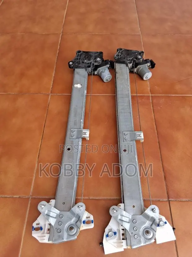 Honda CRV Power Window Regulator 2020 With Motor · Photo 1