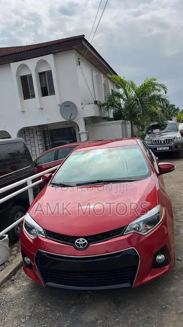 Toyota Corolla 2015 Red · Photo 1