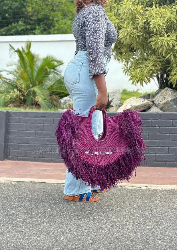 Purple Raffia Handwoven Bag · Photo 1
