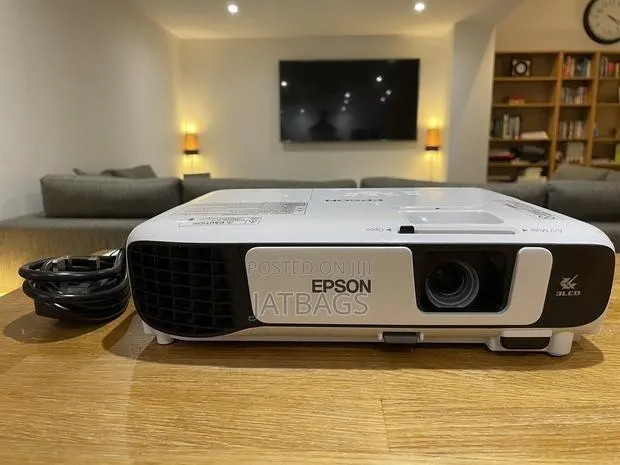 Slightly Used Epson Eb-S41 3300 Lumens Projector From Uk-Free Delivery · Photo 1