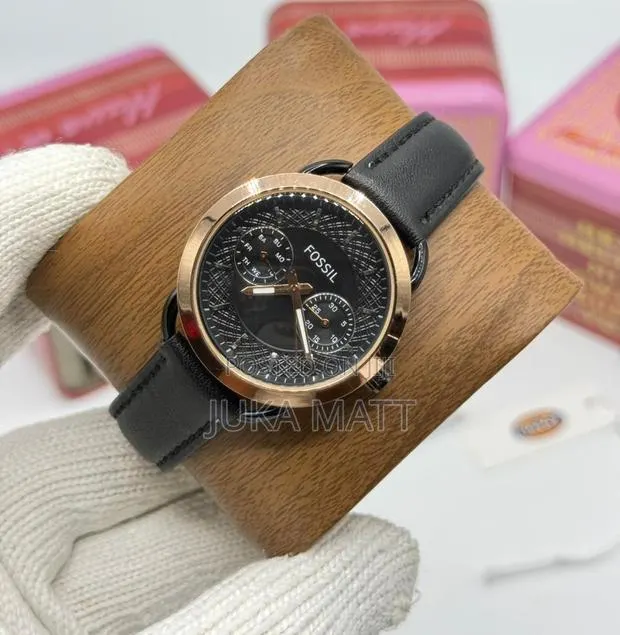 Black Chrome Fossil Watch · Photo 1