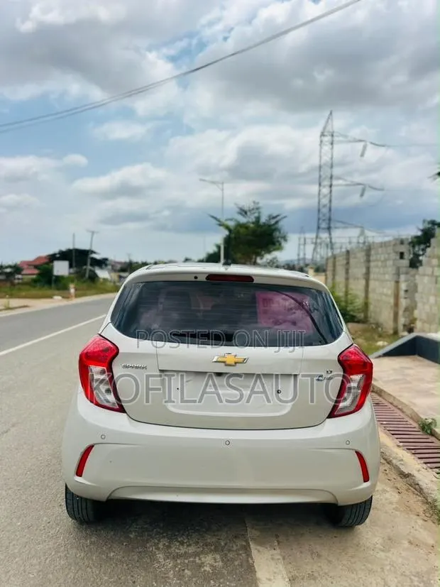Chevrolet Spark 2016 Silver · Photo 1