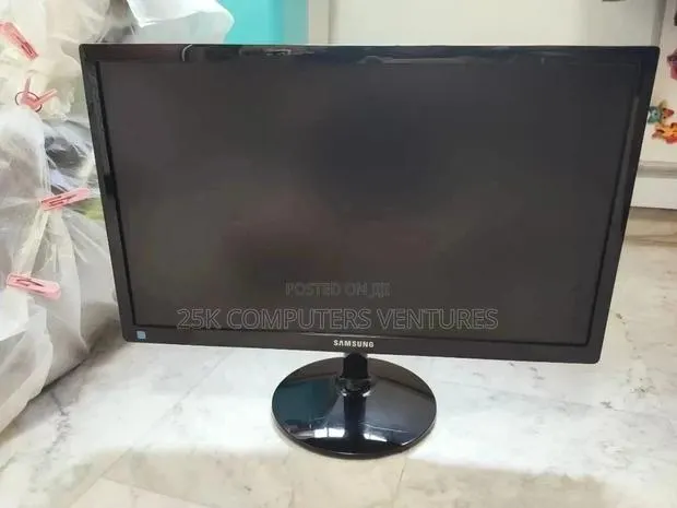 24inch Samsung Flat Screen Monitor · Photo 1