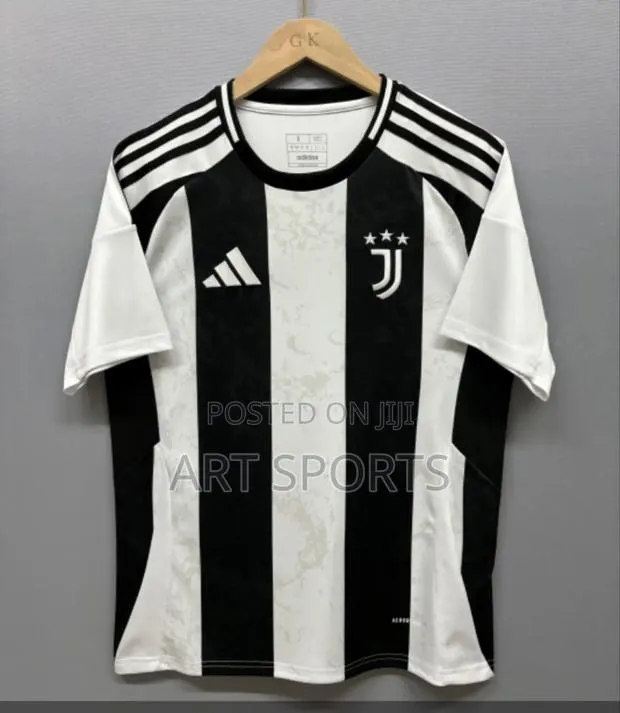 24/25 Juventus Home Jersey · Photo 1