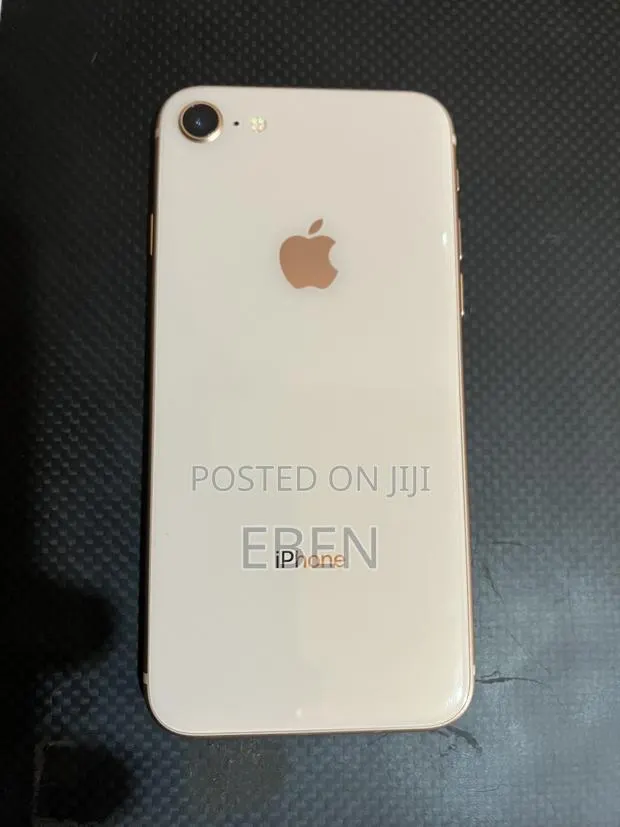 Apple iPhone 8 64 GB Gold · Photo 1