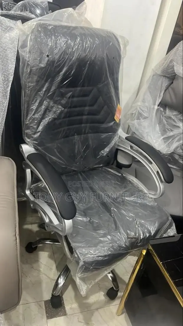 Manager Leather Chair · Photo 1