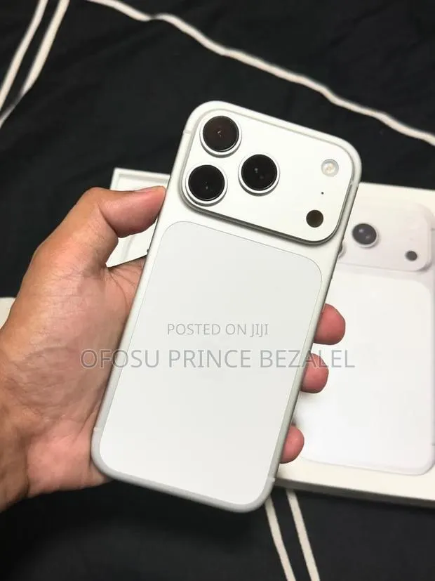 Apple iPhone 17 Pro Max 512 GB White · Photo 1