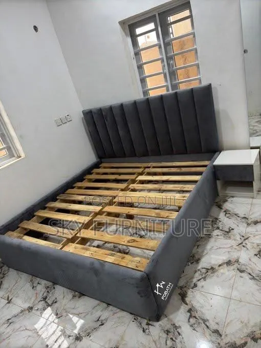 Line Line Queen Size Bed Frame With One Side Drawer · Photo 1