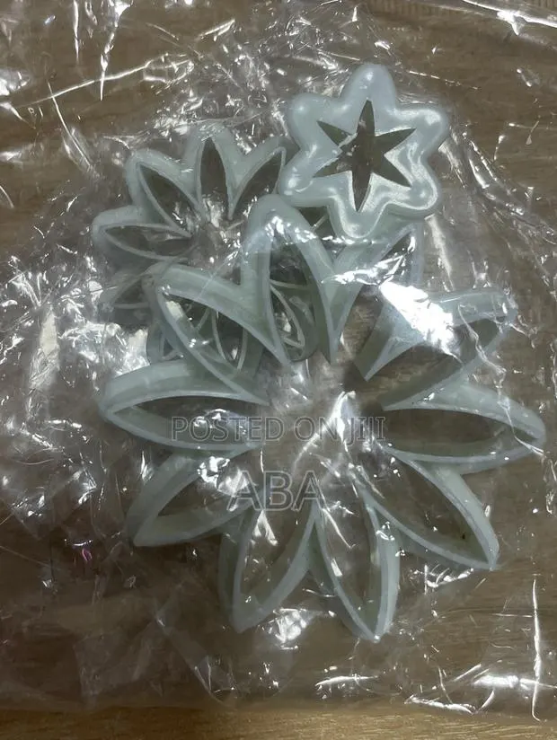 Daisy Flower Cutter Cake Decoration · Photo 1