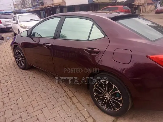 Toyota Corolla 2017 Brown · Photo 1