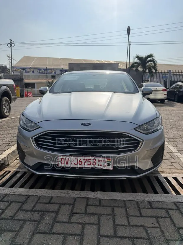 Ford Fusion 2020 Silver · Photo 1