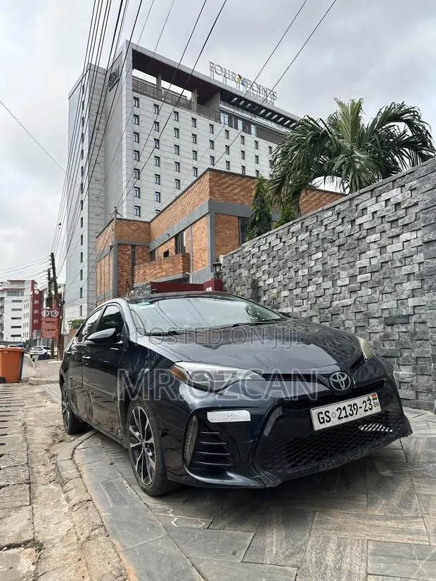 Toyota Corolla 2017 Gray · Photo 1
