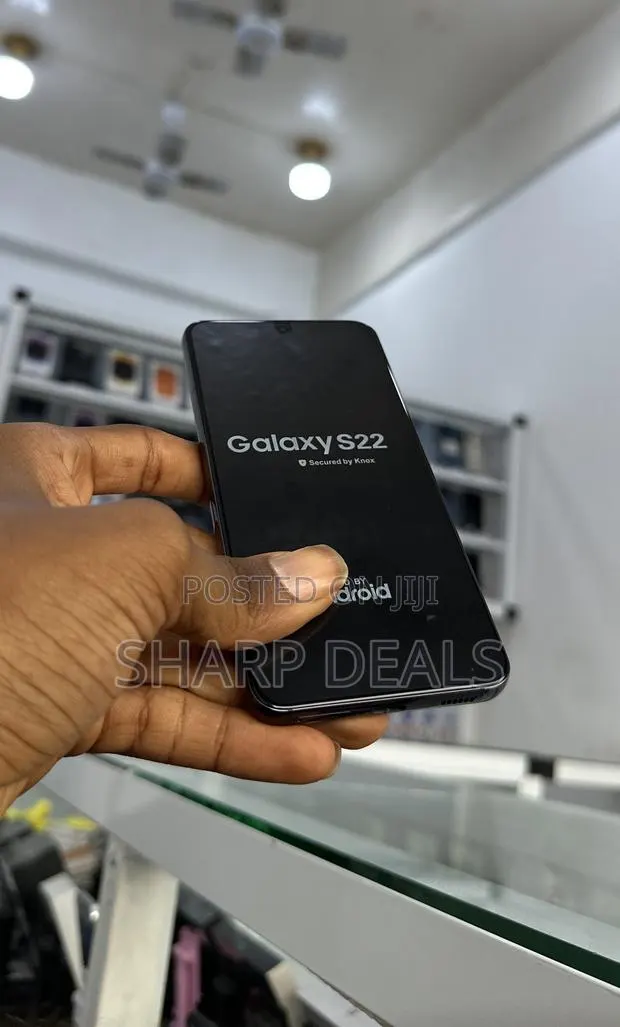 Samsung Galaxy S22 5G 128 GB Black · Photo 1