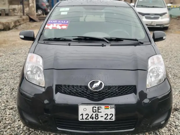 Toyota Vitz 2010 Black · Photo 1