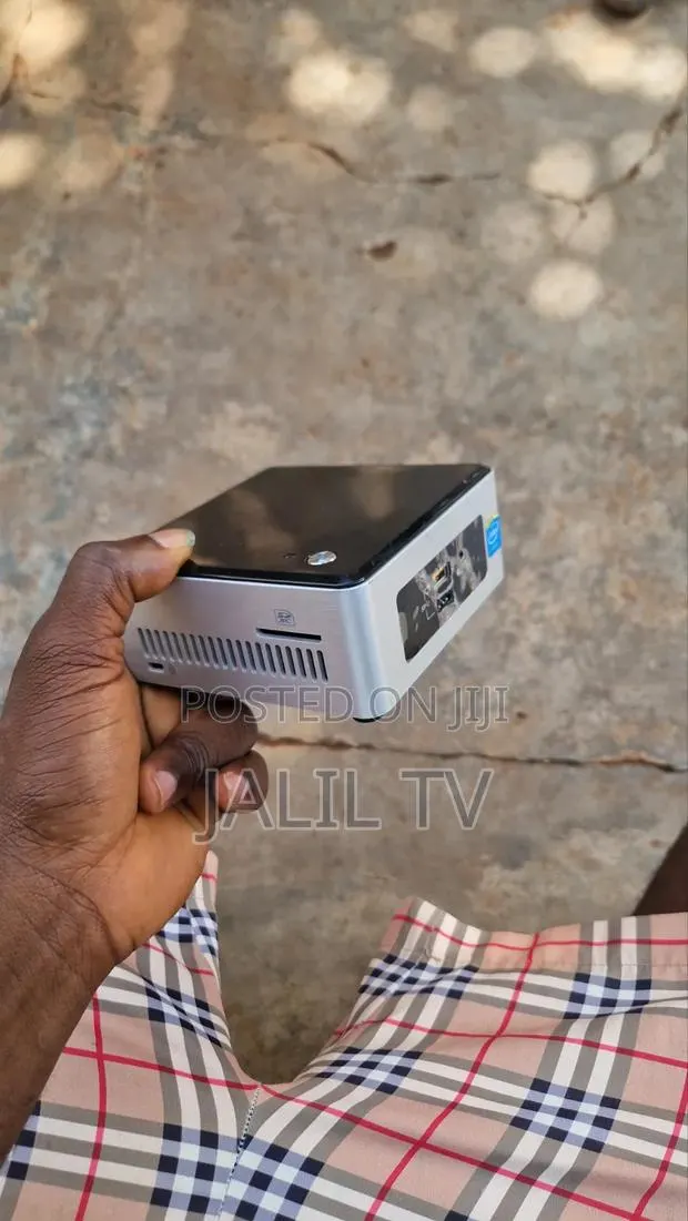 Desktop Computer 4GB Qualcomm Snapdragon X Plus HDD+SSD 256GB · Photo 1