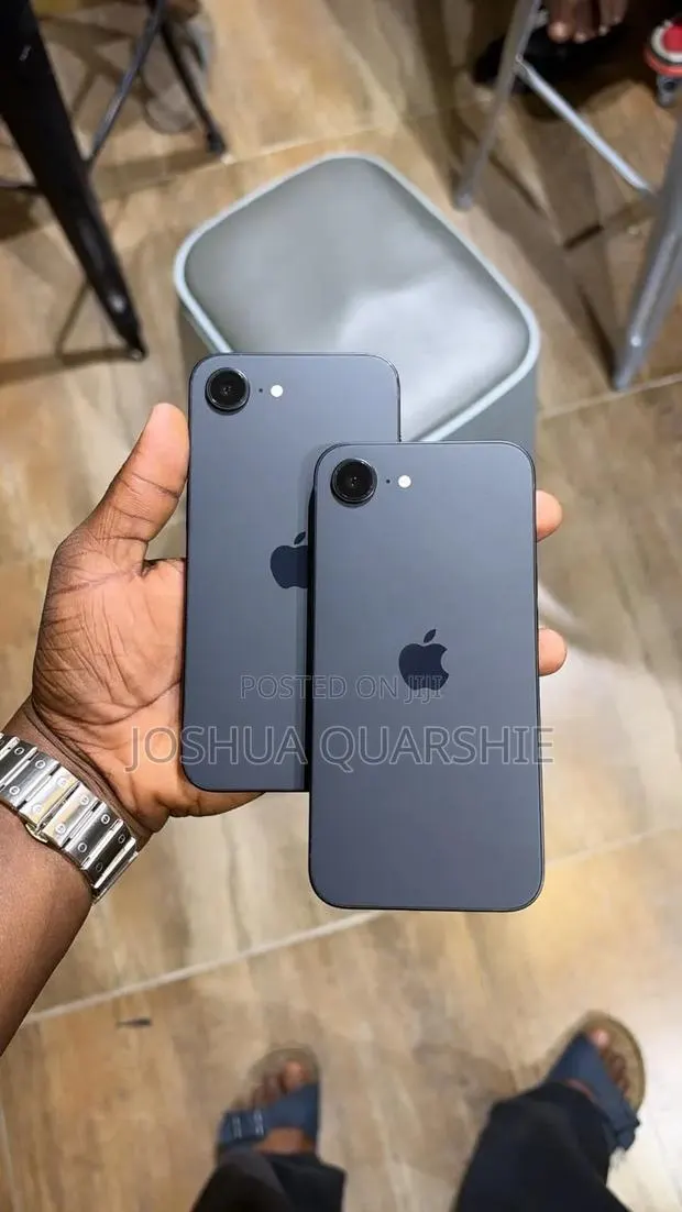 New Apple iPhone 16e 256 GB Black · Photo 1