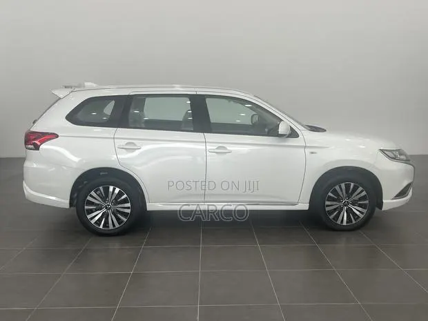 New Mitsubishi Outlander 2022 White · Photo 1