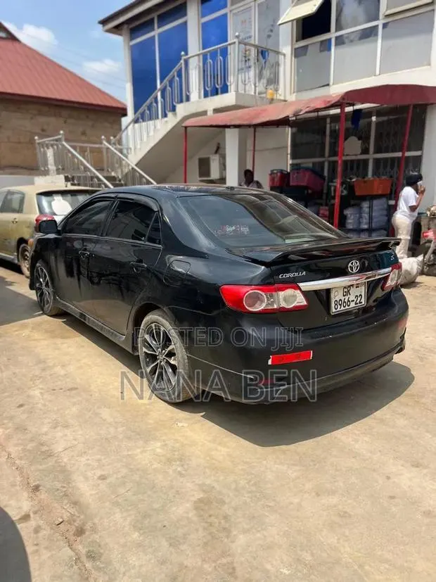 Toyota Corolla 2013 Black · Photo 1