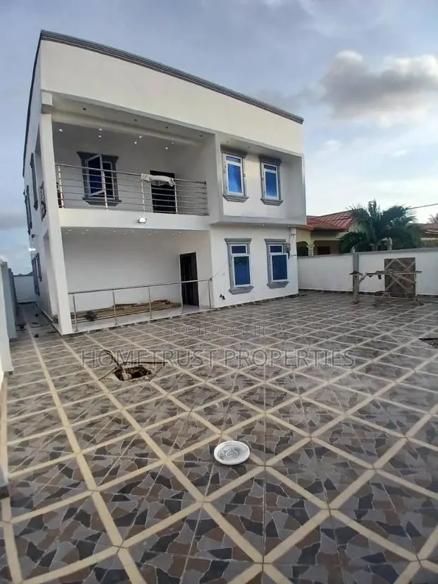 3bdrm Duplex in Amasaman Stadium for sale · Photo 1