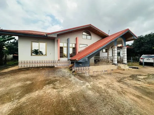 5bdrm House in Fredimens Real, Atwima Kwanwoma for sale · Photo 1