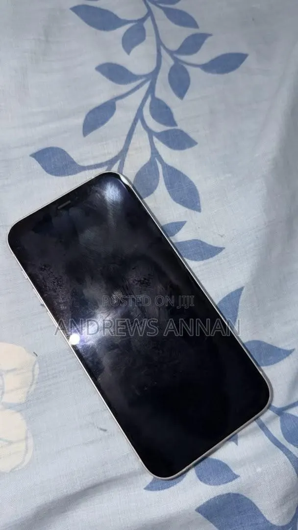 Apple iPhone 12 128 GB White · Photo 1