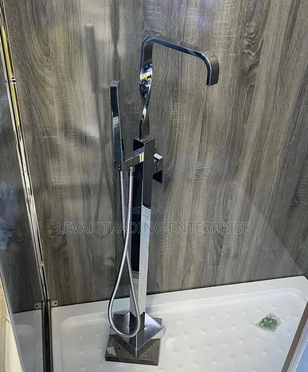 Standing Shower - Shower Head- Free Standing Shower · Photo 1