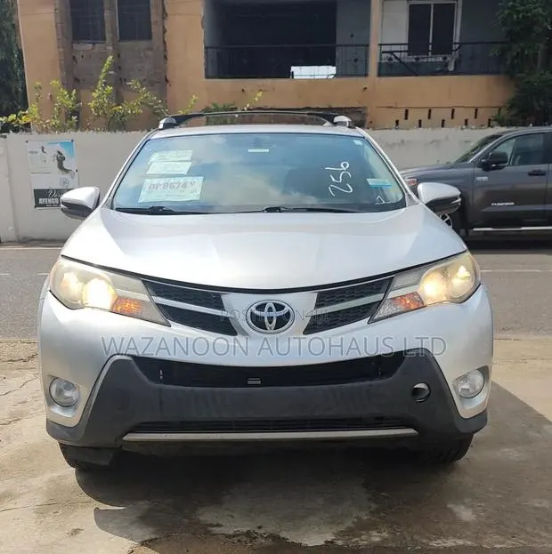 Toyota RAV4 Limited AWD (2.5L 4cyl 6A) 2013 Silver · Photo 1