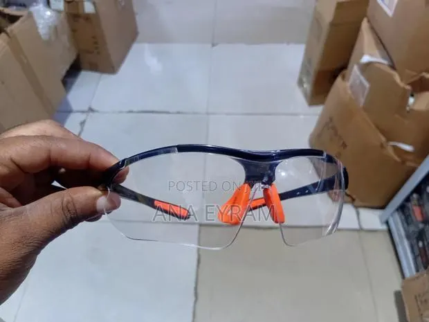 Safety Goggles · Photo 1