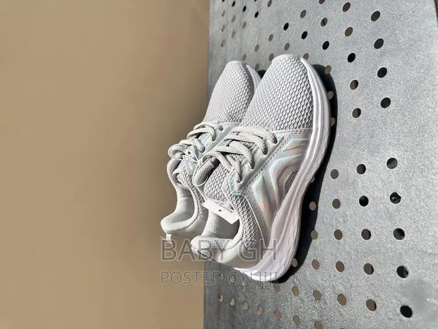 Gray George Girls Shoes · Photo 2