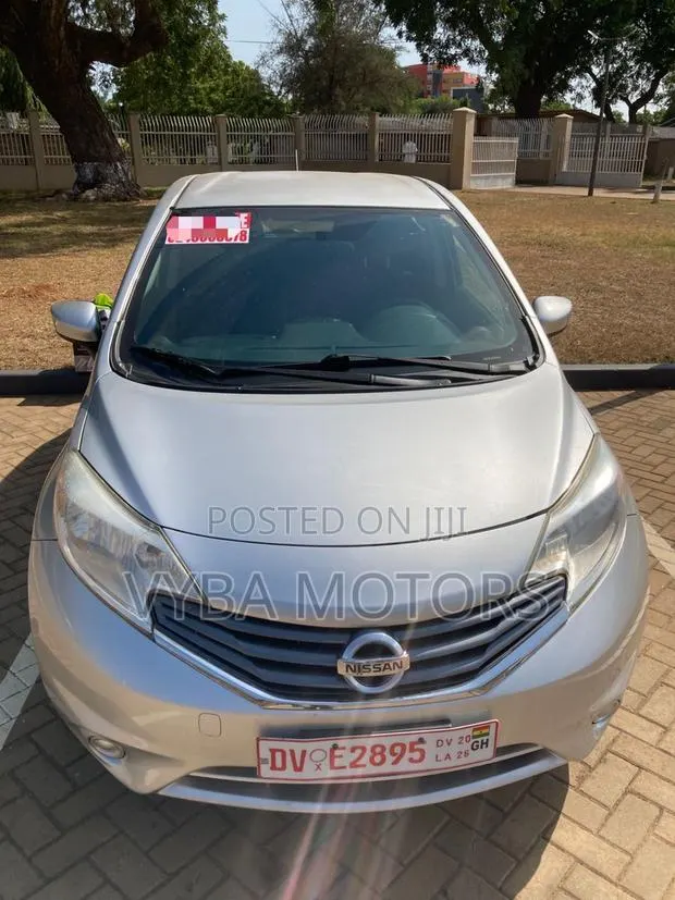 Nissan Versa 2015 Silver · Photo 1