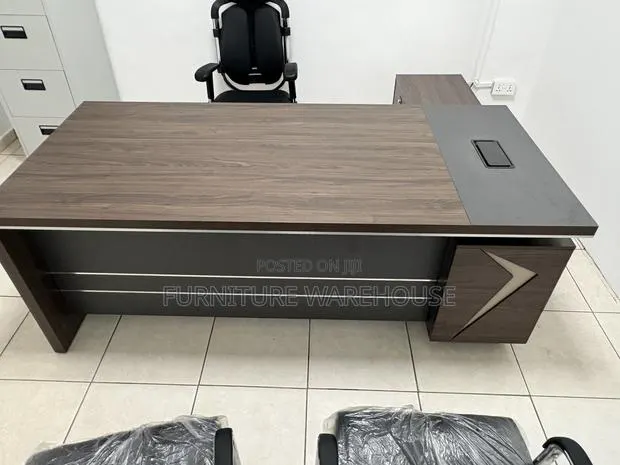 L-shaped Office Desk · Photo 1