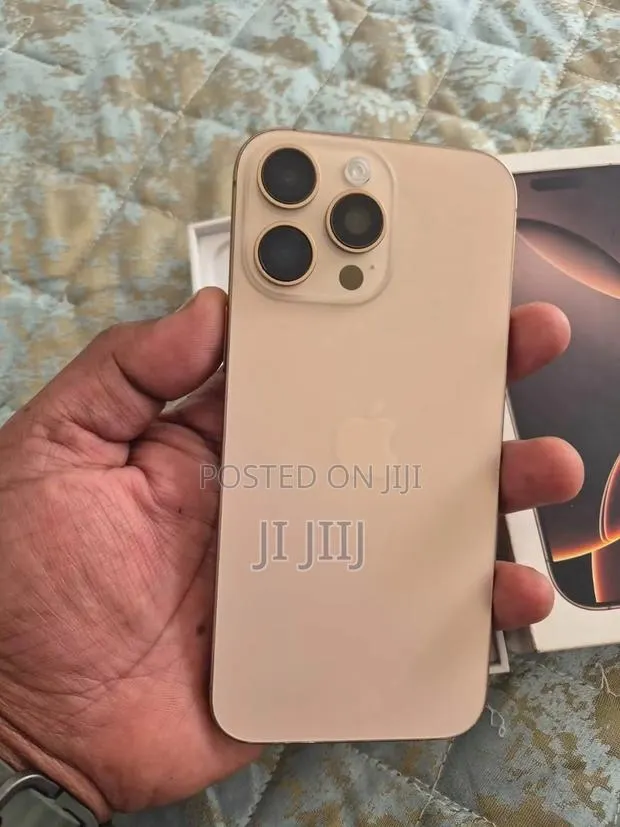 Apple iPhone 16 Pro Max 512 GB Gold · Photo 1