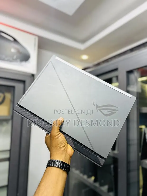 New Laptop Asus ROG Strix G16 16GB Intel Core i7 SSD 1T · Photo 1