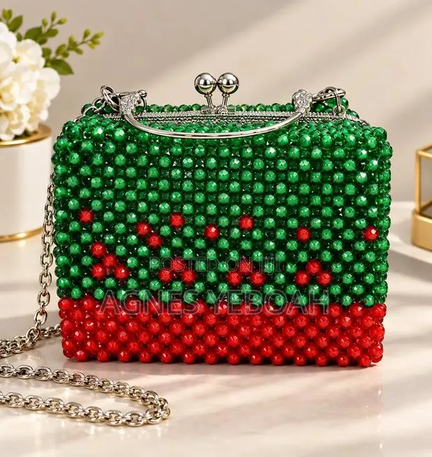 Handmade Green Red Beaded Clutch Bag · Photo 1
