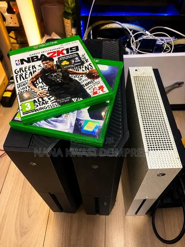 Xbox One Special Edition UK Used With Controller · Photo 1