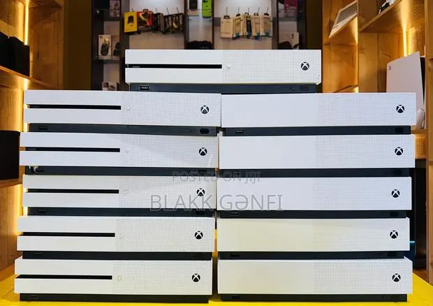 Xbox One S 1TB Consoles + 1 Controller · Photo 1