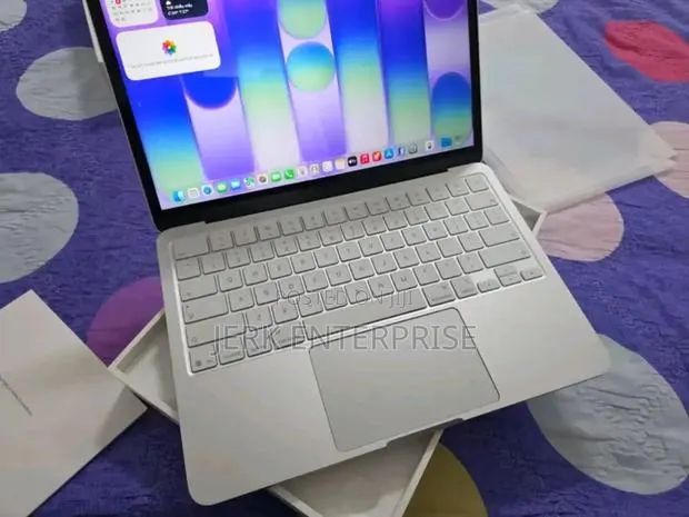 New Laptop Apple MacBook Neo 2026 8GB Apple M5 Pro SSD 256GB · Photo 1