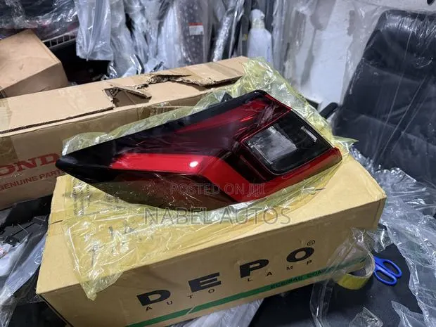 Honda Civic 2022 Hatchback Taillight Pair · Photo 1