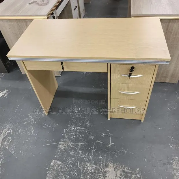 Compact Wooden Office Desk · Photo 1