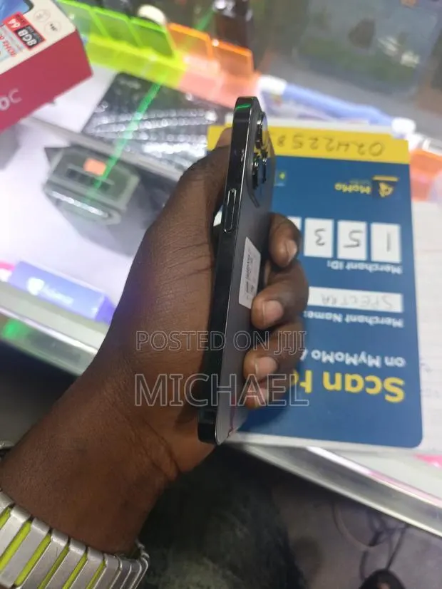 Apple iPhone 13 Pro 128 GB Graphite · Photo 1