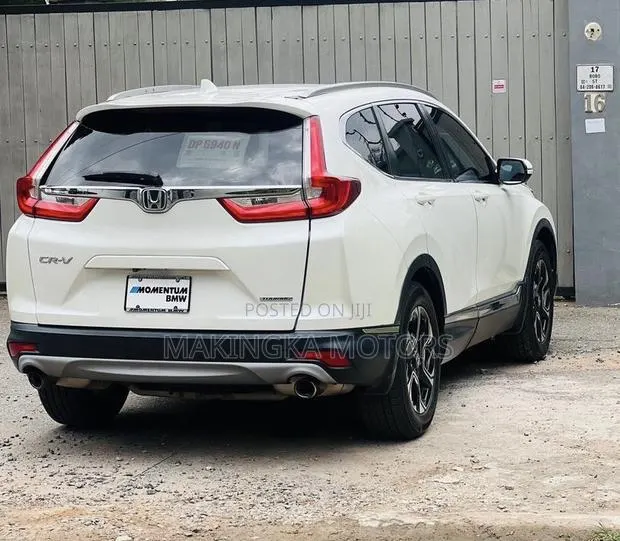 Honda CR-V 2019 White · Photo 1