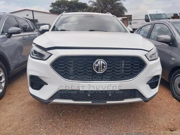 Car 2019 White · Photo 1