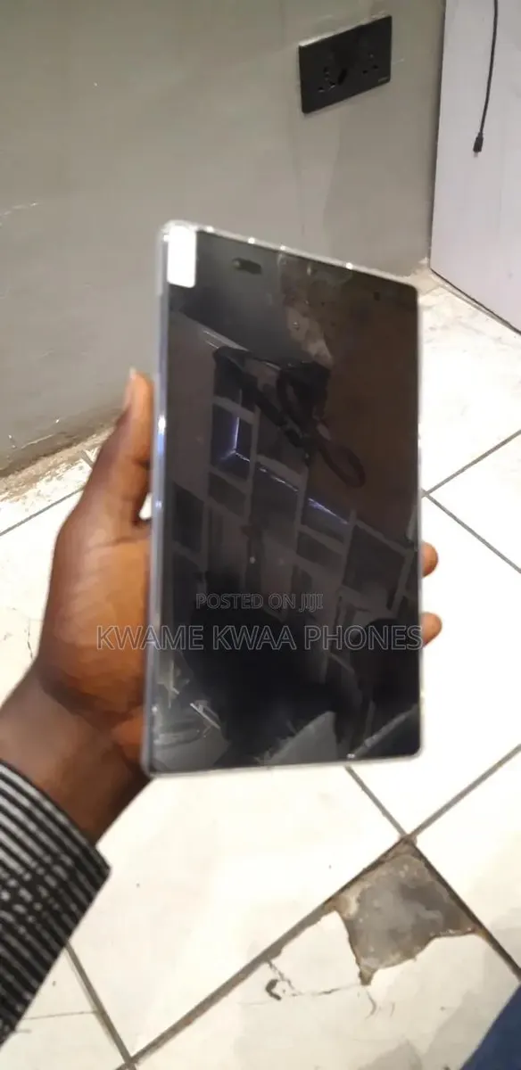New Lenovo Tab 8 64 GB Silver · Photo 1