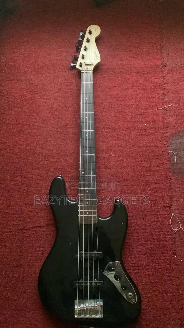 Squier Jazz Bass · Photo 1