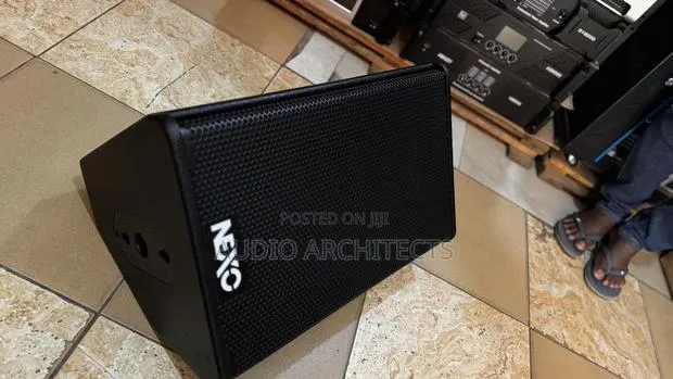 Nexo Stage Monitor 15 Inches Passive · Photo 1