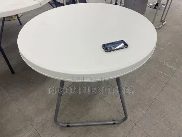 Foldable Round Table · Photo 1